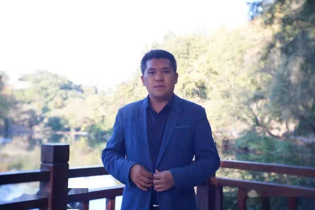 诗人陈长荣在冬季寻找你的影子朗诵幽兰第84期