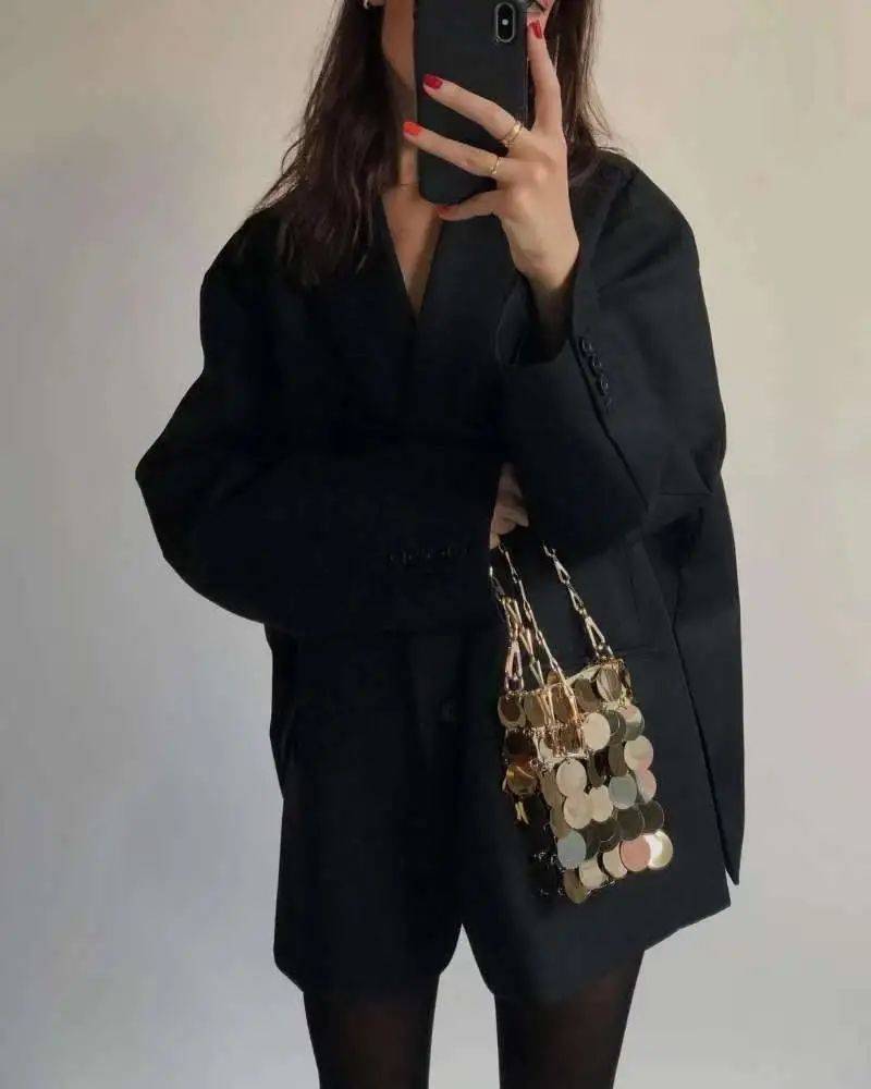 如果搭不好颜色的话,黑色是最安全也最容易出彩的搭配!