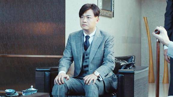 大人物赵泰在滨海市只手遮天回到家里还不是怕他老爸