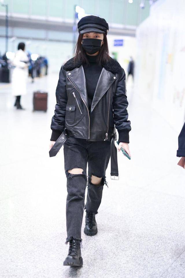 谭松韵穿黑色小皮衣搭配破洞裤现身头戴礼帽差点没认出