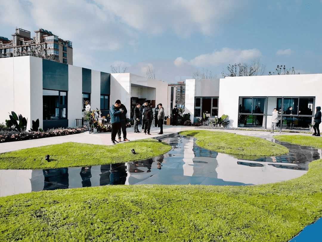 打卡把售楼处建成秘密花园这座网红级示范区火爆公开