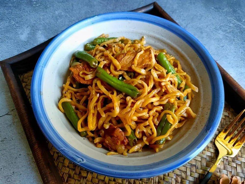 炒焖饼,饼丝发坨不好吃?大厨教你正确做法,饼丝筋道不发坨