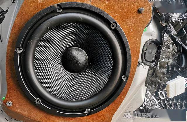 全主动三分频与顶配9单元的较量凯美瑞靓声打造计划顺利进行