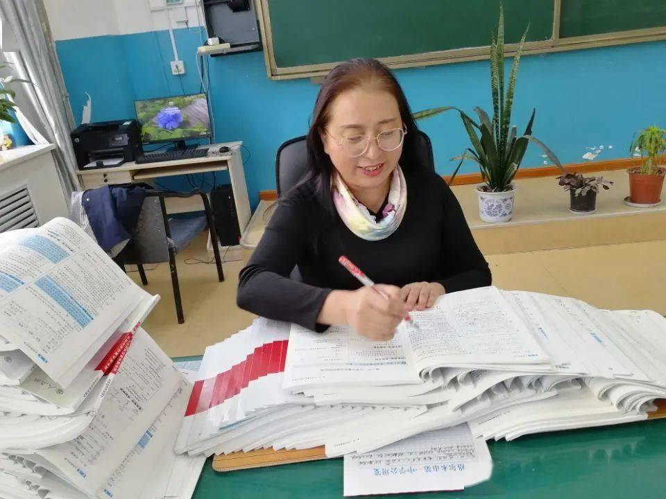 1998年从青海师范大学化学系毕业分配到格尔木市一中任教.