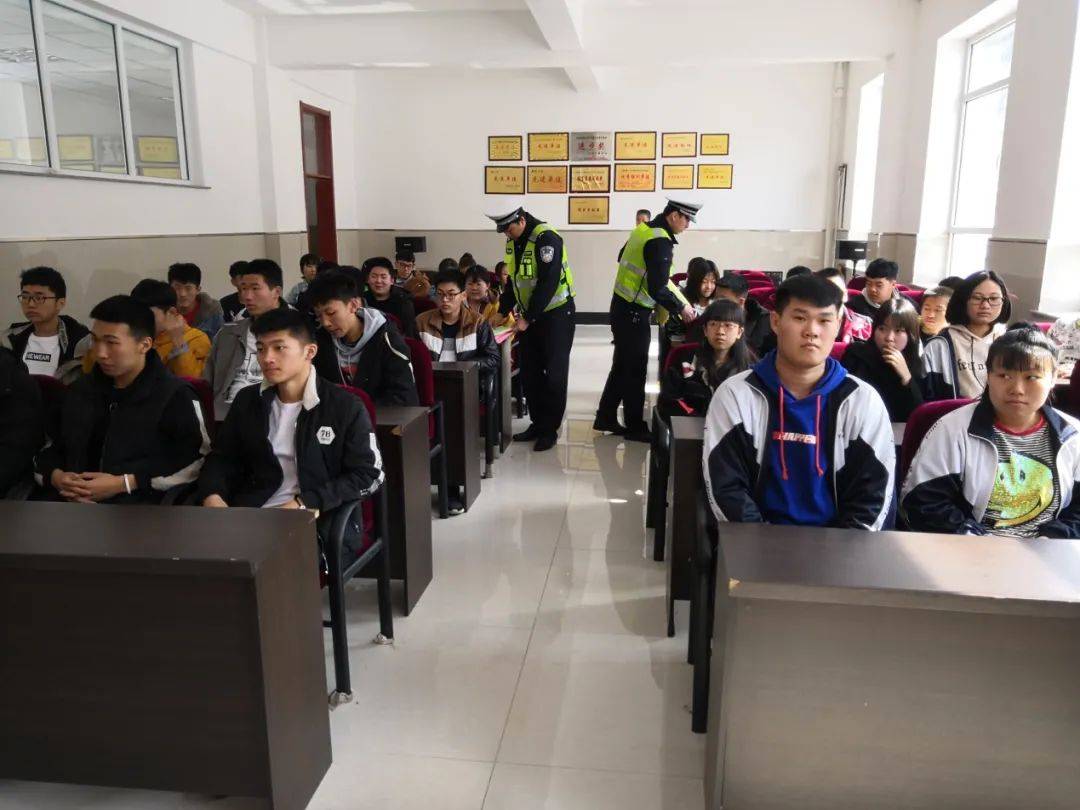 白山市第二十二中学开展普法教育促成长法制教育不放松活动