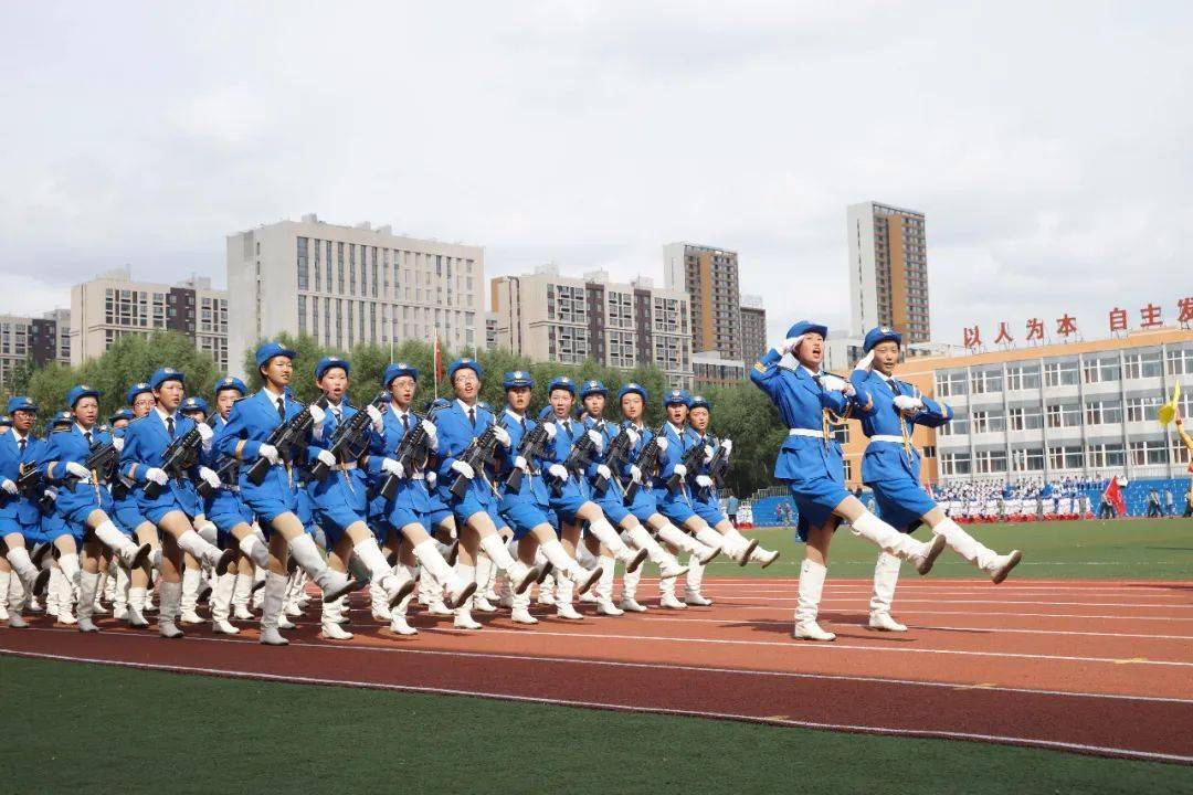 招生寄语:长春市第十中学 张月柱亲爱的同学们:祝贺你们即将