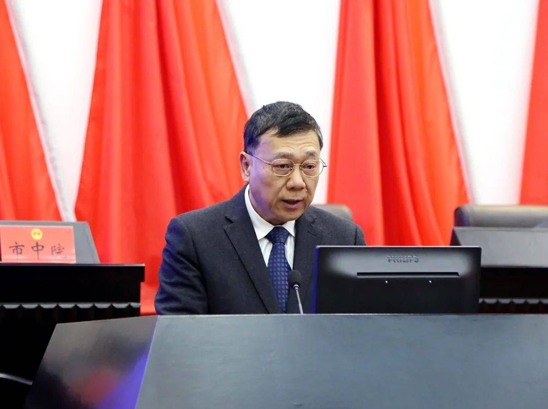 67市十三届人大常委会第三十三次会议召开听取审议十