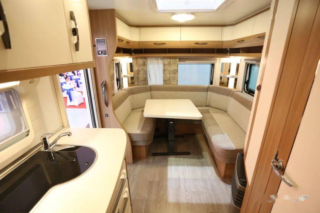 德系拖挂房车要精致更要轻量hobby奢华版455uf