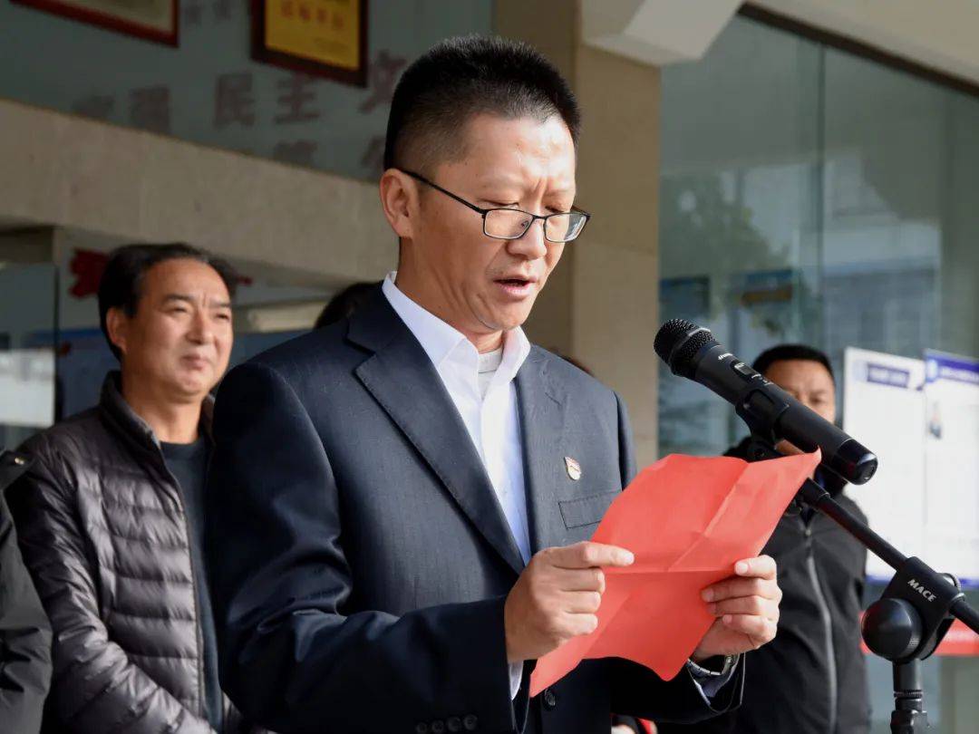 下关七小校长史继辉致开幕词向州图书馆赠送由下关七小书法教师赵云题