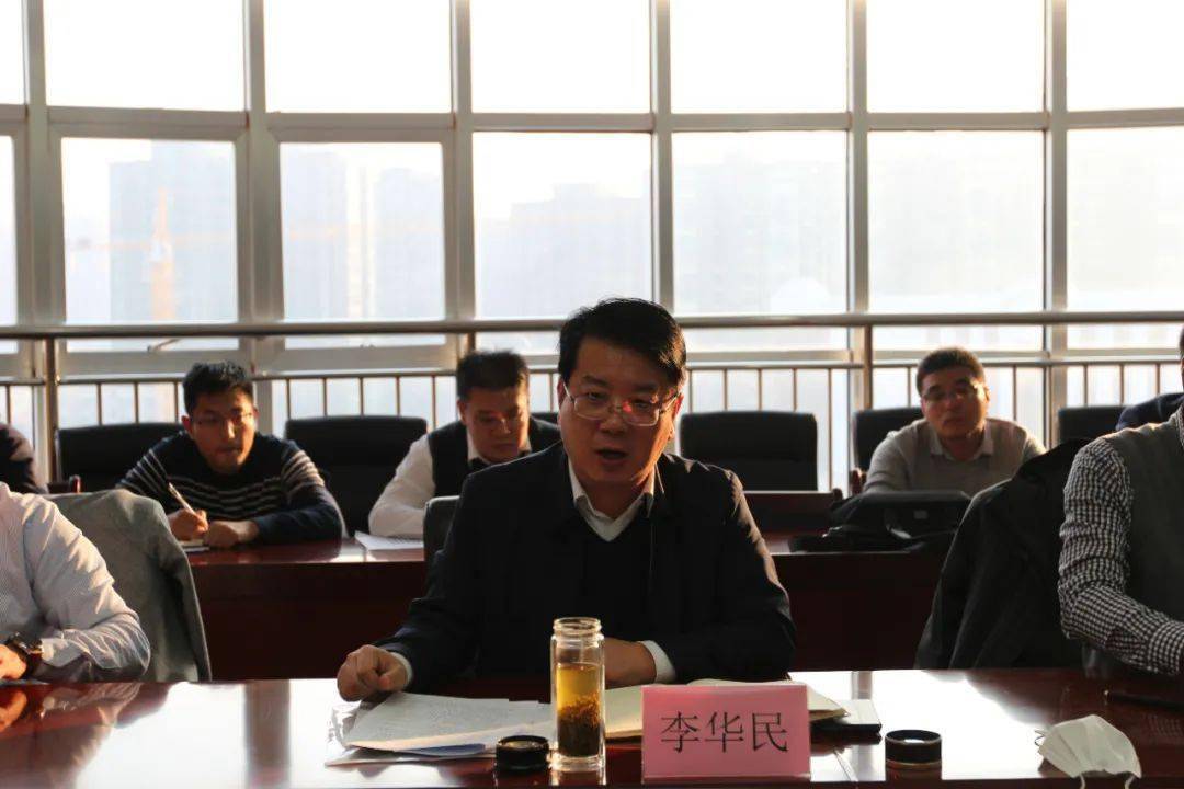 会上,市生态环境局党组成员,副局长李向农通报了我市近期重污染天气