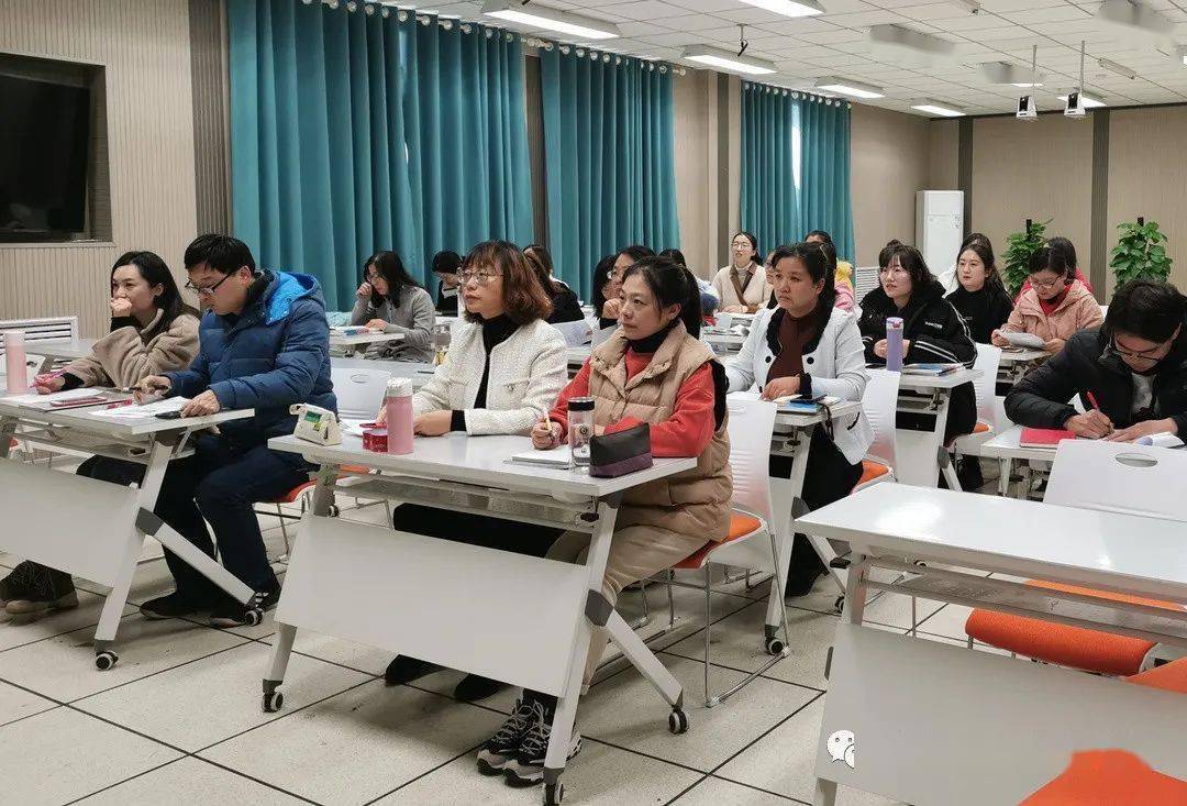 看我们是这样讲理的济南育秀中学小学部数学青年教师技能展评