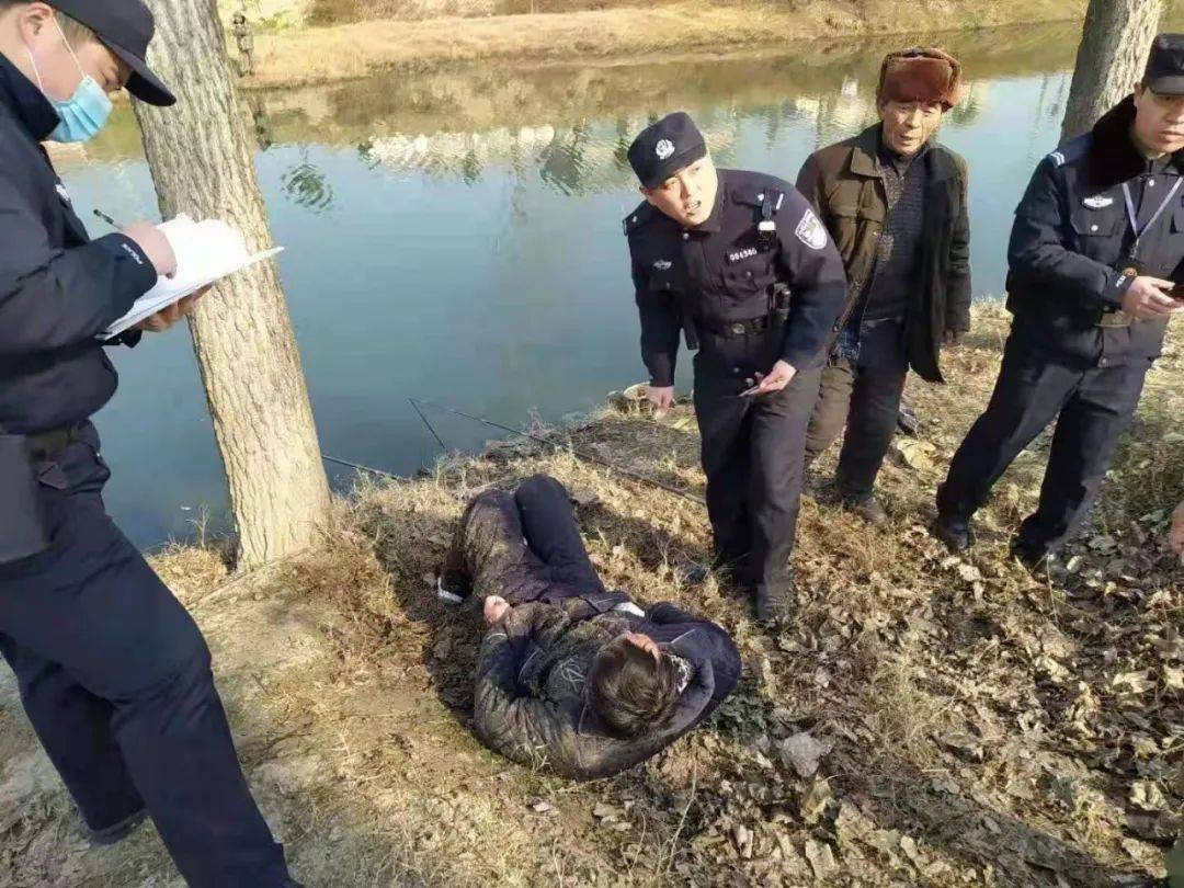 到达现场有人在钓鱼时落水接到群众急促的报警临泉县公安局庙岔派出所