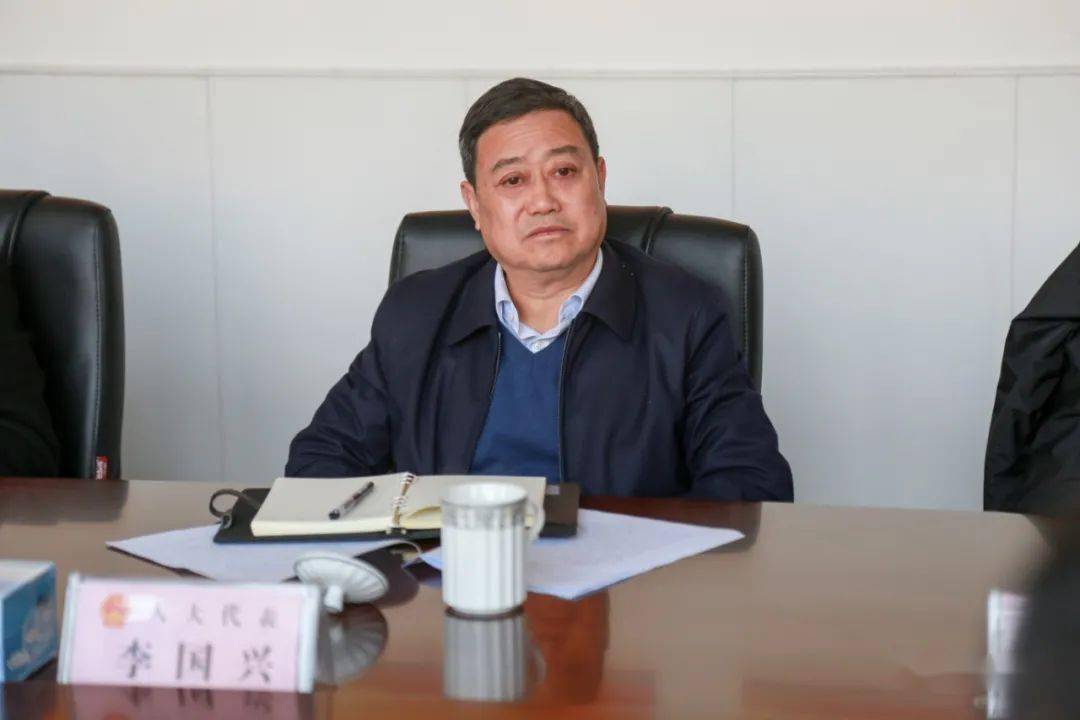 李国兴在三阳镇人大代表联络工作站开展接待选民活动