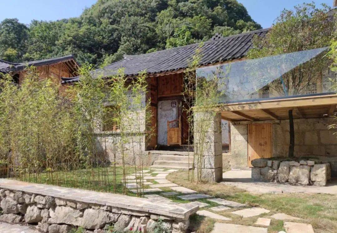 阿歪寨打造新农村治理样板村住布依民宿品三国藤甲文化