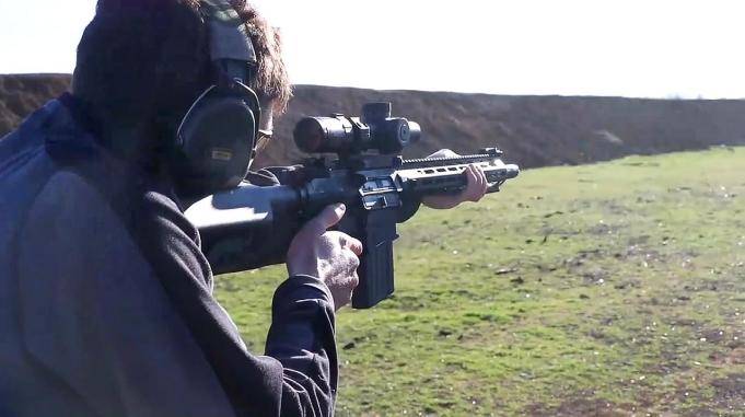 sr25式762mm自动步枪户外靶场试射