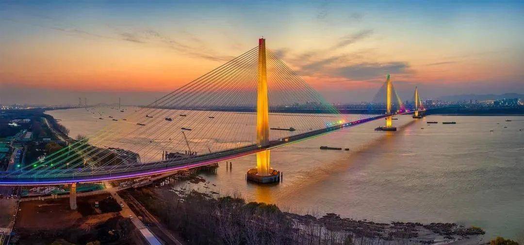 会同南京市公共工程建设中心实施完成了南京江心洲长江大桥(长江五桥)