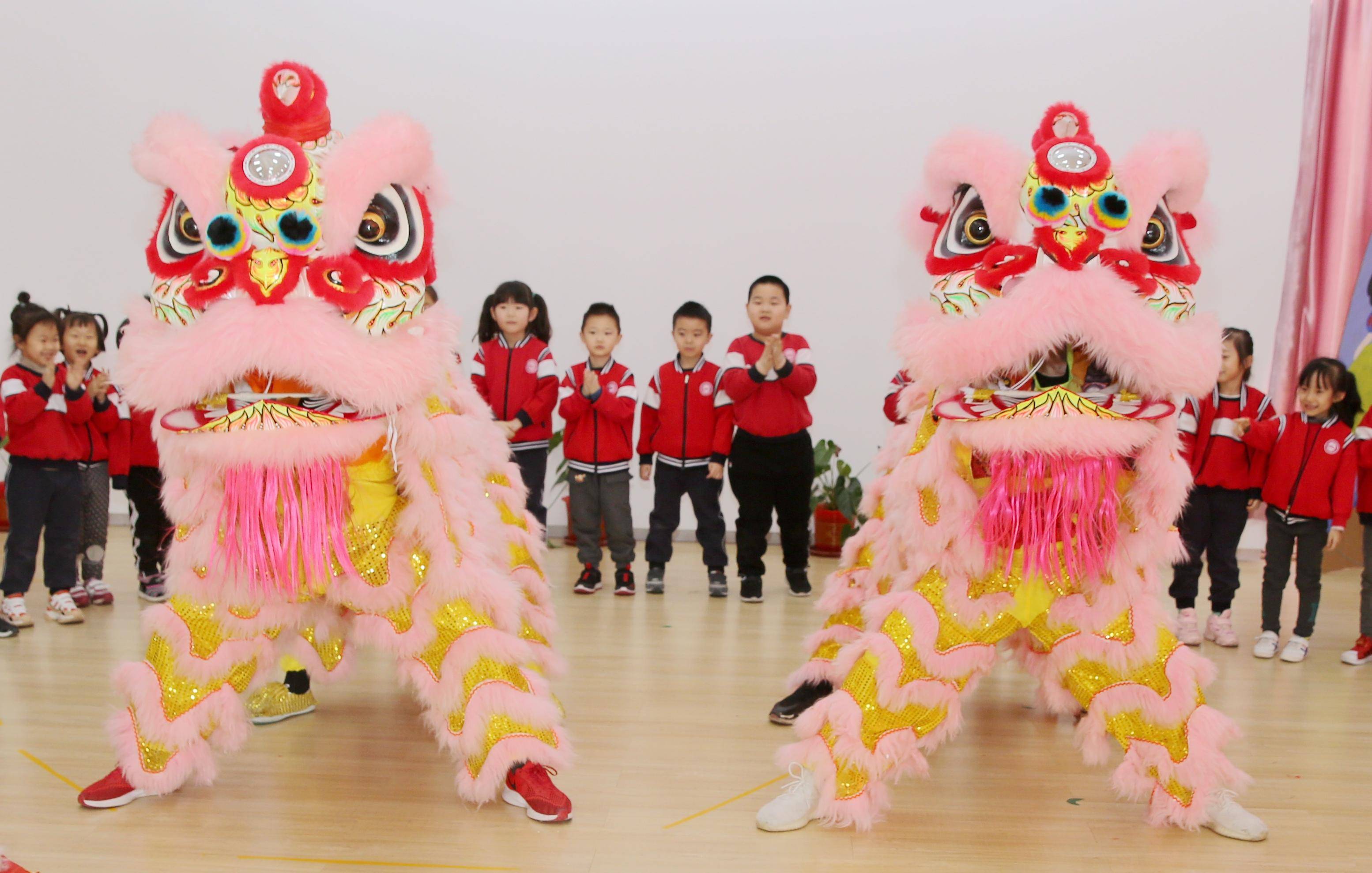 山东东营:舞狮迎新年