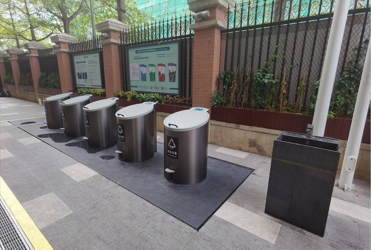 深圳市首个校园智能地埋式垃圾桶投入使用