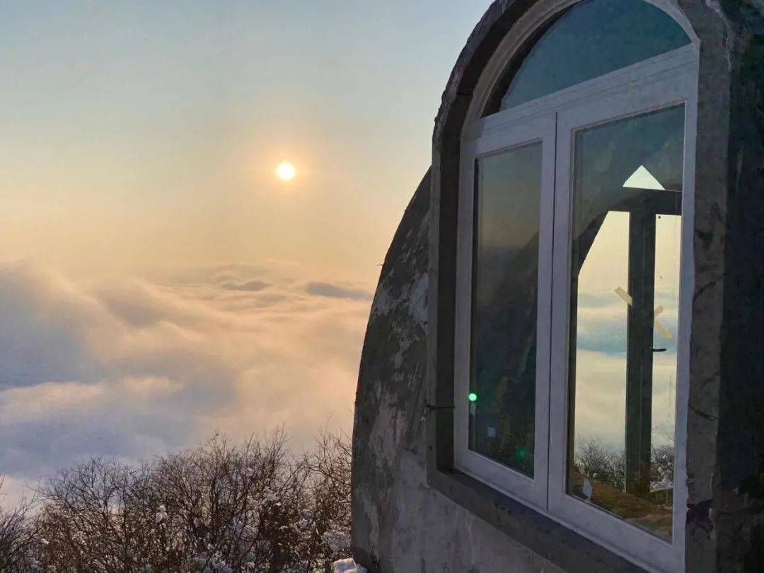 订购轿顶山住宿可关注"汉源轿顶山"微信公众号,在线预订房间.