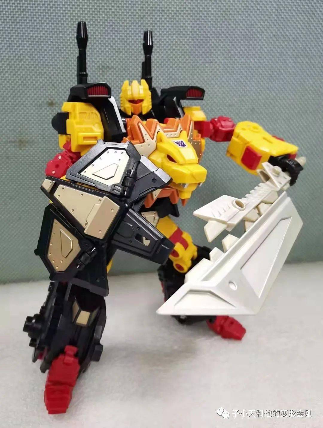 【评玩具】子小天:粑粑总测评《mmc 巨狰狞部队中的队长利爪,长翅膀的