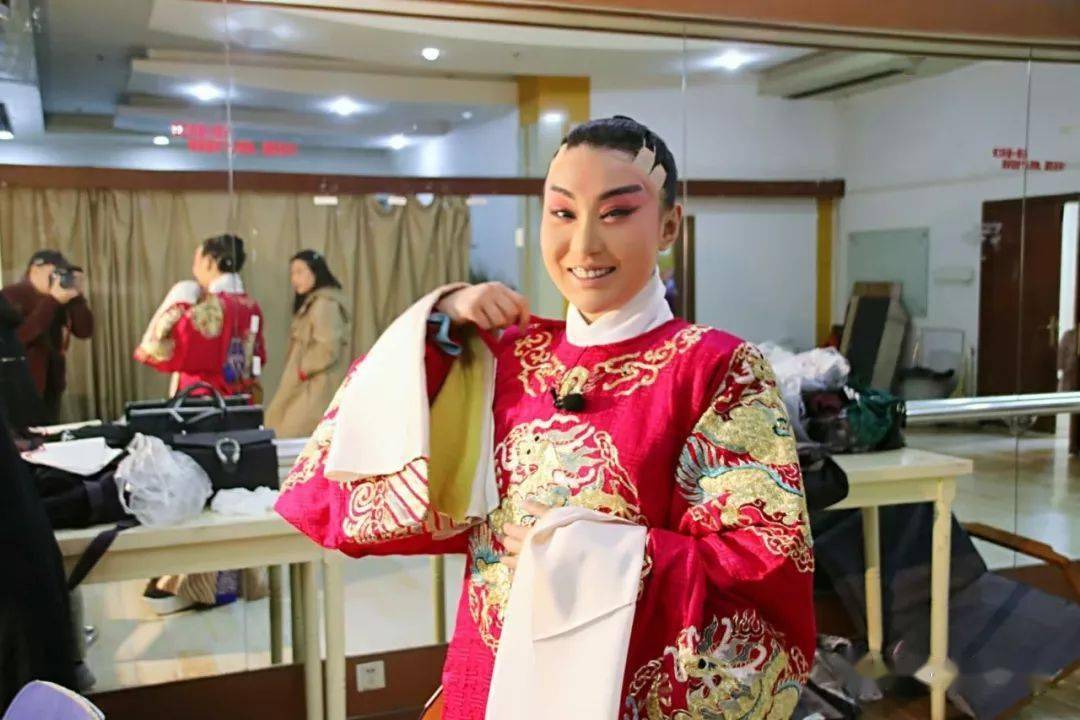 亭姐来了天津优秀青年演员陈亭今晚亮相石家庄人民会堂