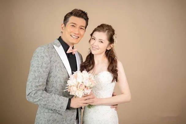 平安夜报佳音袁文杰与张洁莲拉埋天窗