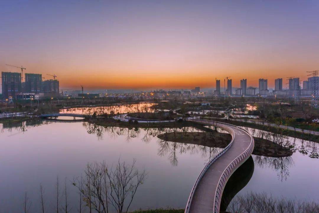 王緒巖/攝 (滁州)太平橋下捕魚人.江敏/攝 (全椒)碧雲湖冬景.