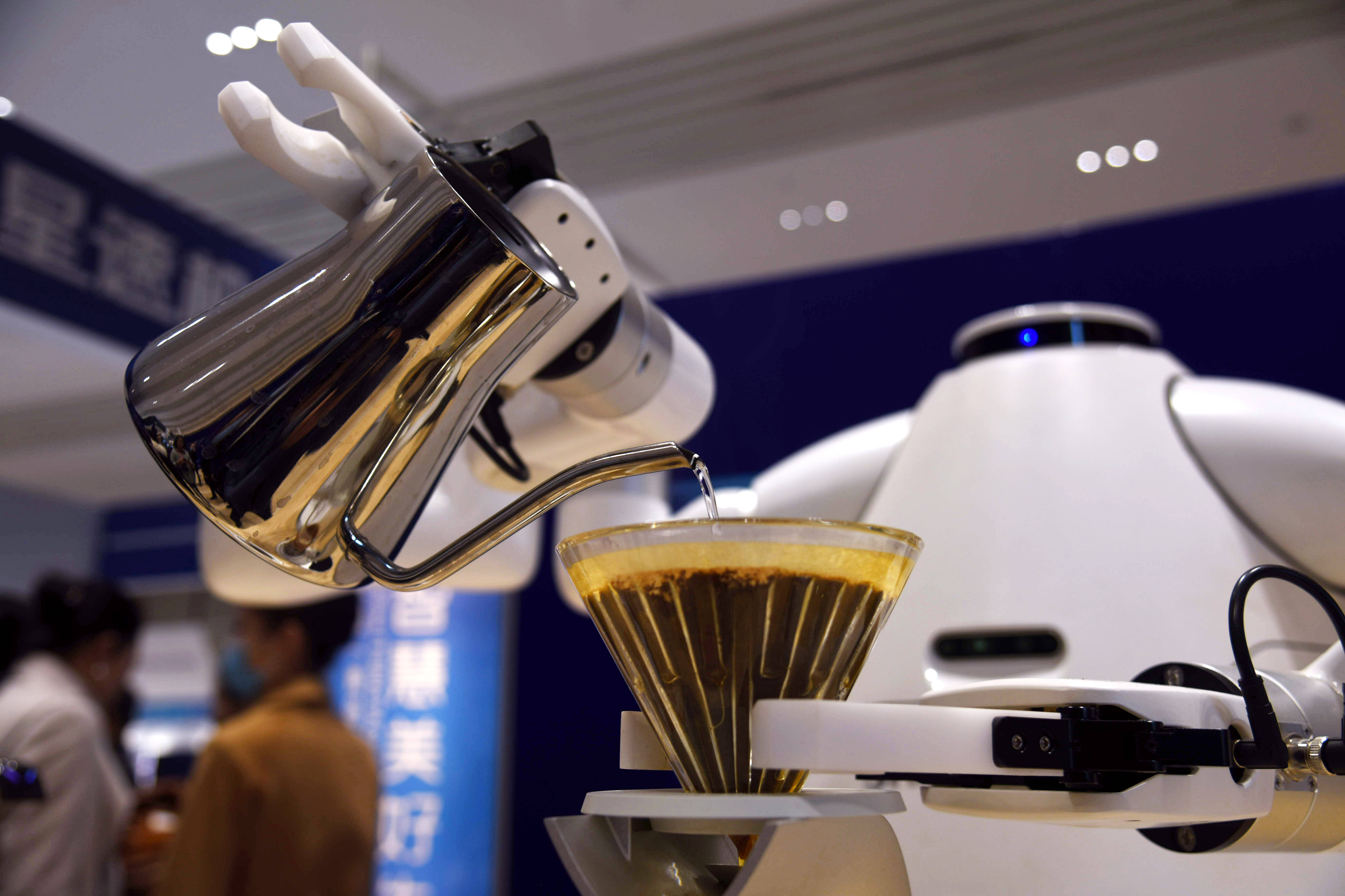 中国生活机器人先锋汇举行