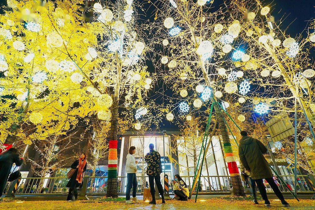 成都:火树银花不夜天 灯火璀璨的纱帽街宛若童话梦境