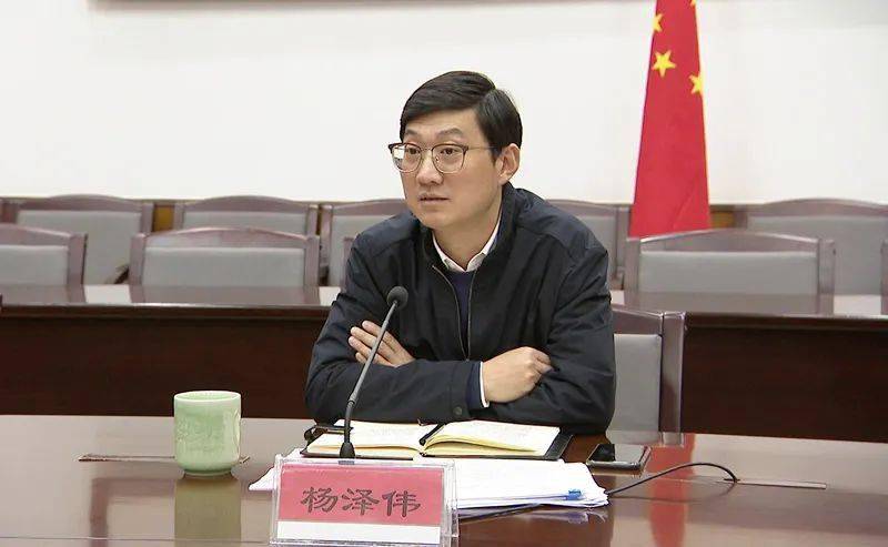 杨泽伟指出,今年以来,全区上下凝心聚力,同舟共济,抗击疫情有力有效