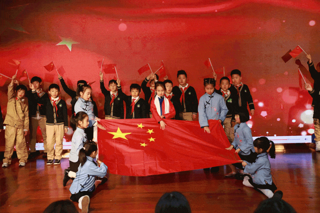 困难,最终把信安全送达;张嘎初生牛犊不怕虎,宁愿不要性命也要救革命