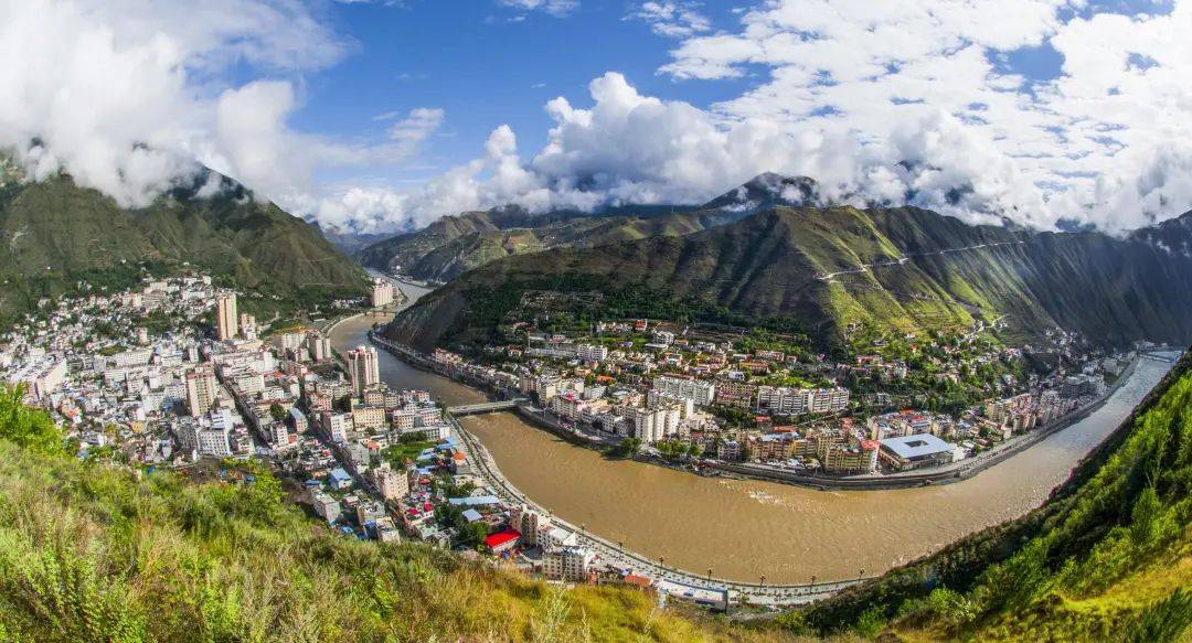 匠心筑城城载幸福金川县加快城市建设步伐着力打造宜居宜旅阿坝新江南