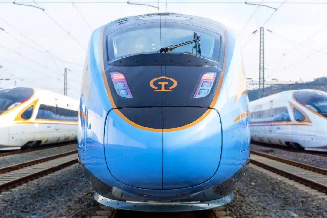 全国首发蓝暖男亮相连镇高铁