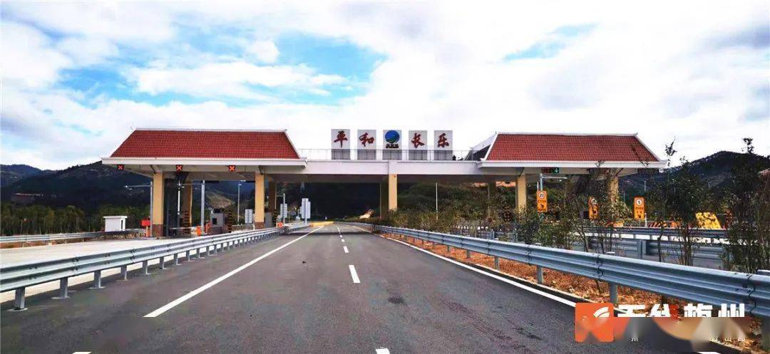 大潮高速公路:"山顶互通""高墩丛林"