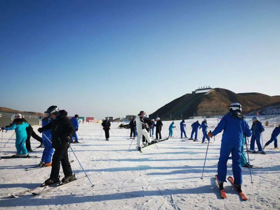 慶元旦迎新年塔兒灣景區大型涼州攻鼓子舞龍舞獅雪上表演