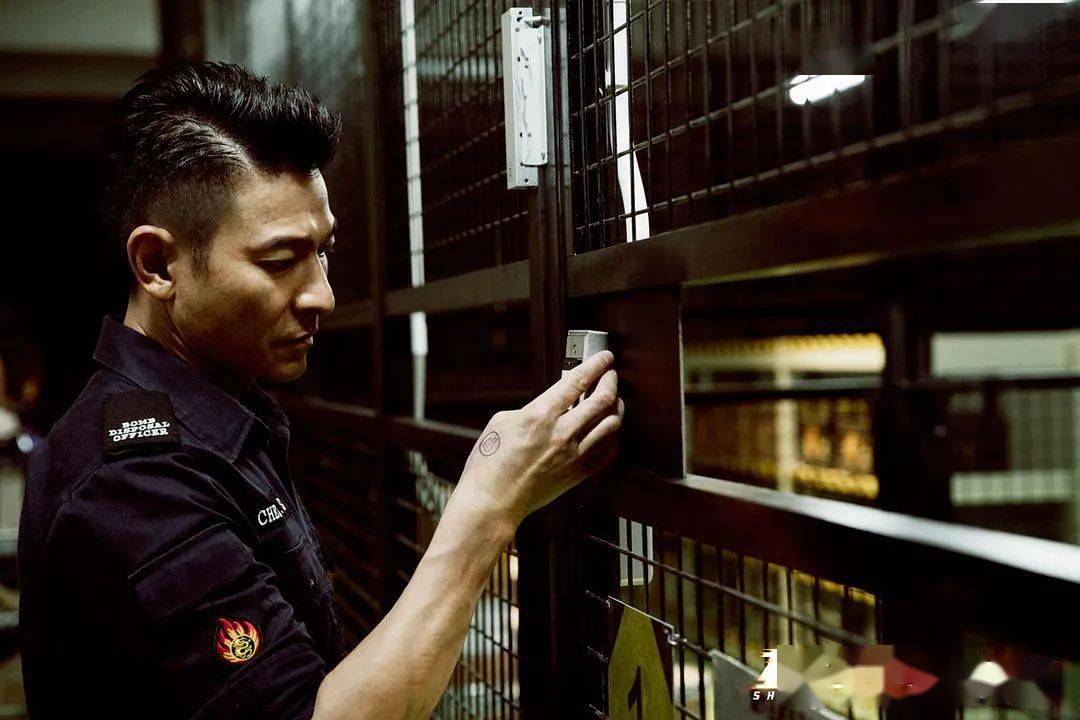 正在热映拆弹专家2拆弹英雄归来口碑爆棚席卷贺岁