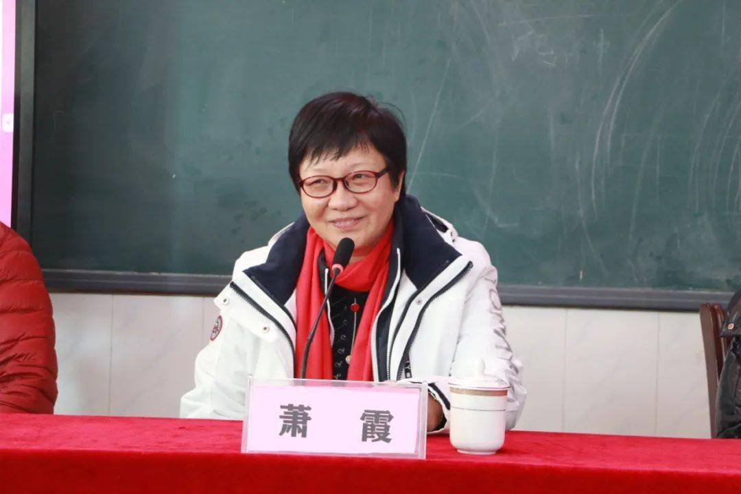 花季陪伴"图书捐赠仪式在江西兴国萧华红军小学隆重举行_萧霞