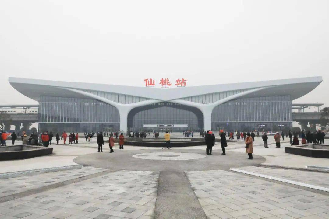 首批"尝鲜"乘客这样说_仙桃