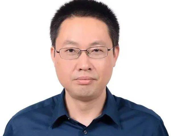 陆晓云,南通大学艺术学院教授,硕士生导师,中国工艺美术学会会员,江苏