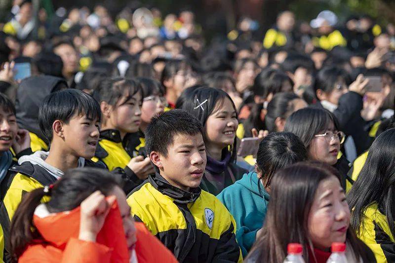 溆浦县楚才高中举行建校20周年校庆暨2021年元旦文艺汇演