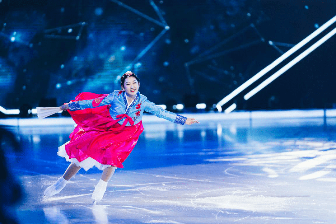 今晚21:20黑龙江卫视《与冰共舞》国内首档全媒体冰上综艺《与冰共舞