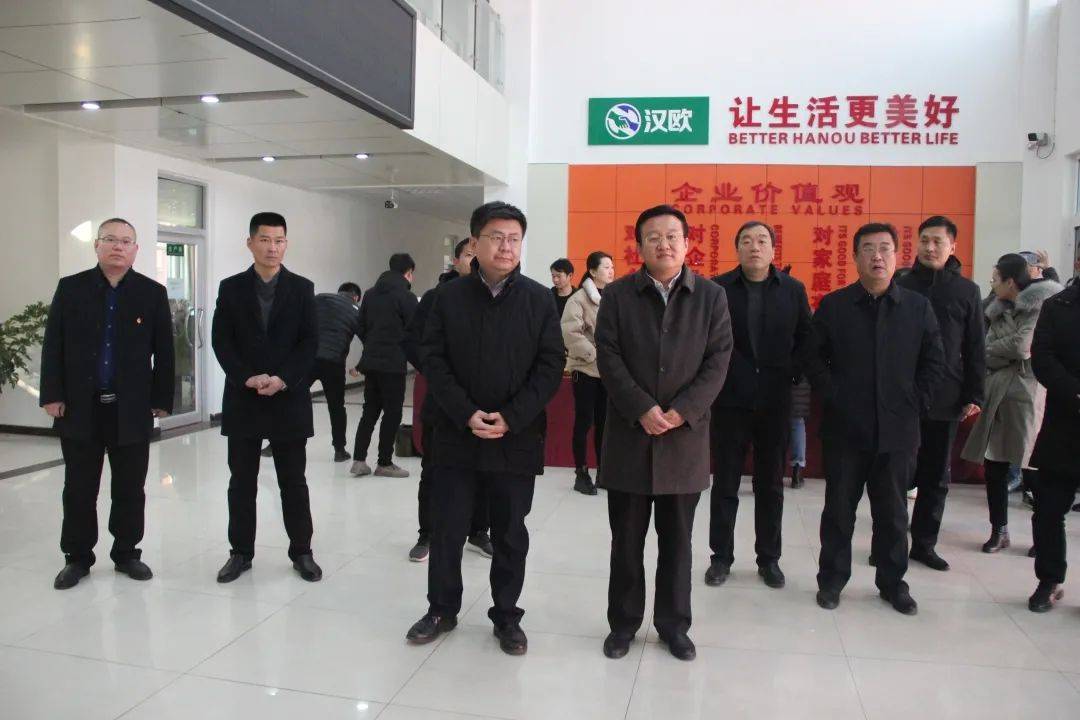 与会人员到山东迪雀食品有限公司和山东帅客宠物用品有限公司现场观摩