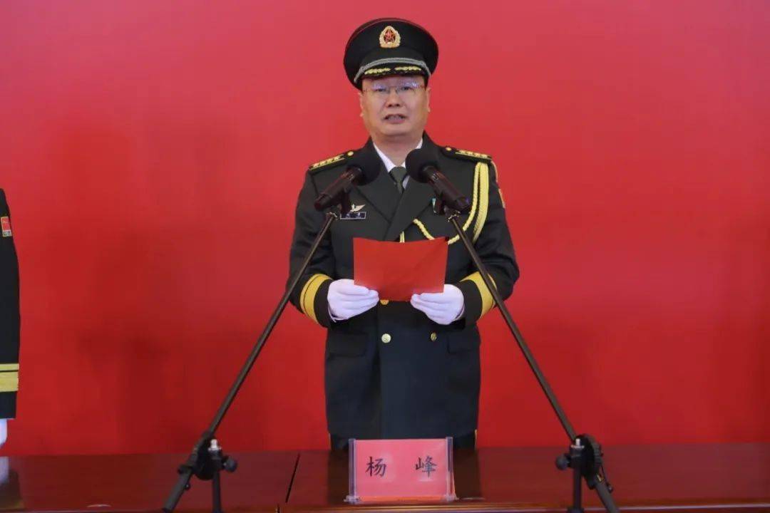 震撼带你去看9所军校授旗现场