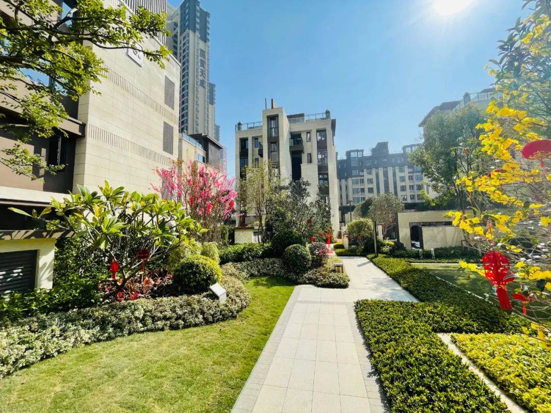 贴心地考虑当代人越发注重健康问题,远洋打造出了一个 老幼同乐,无