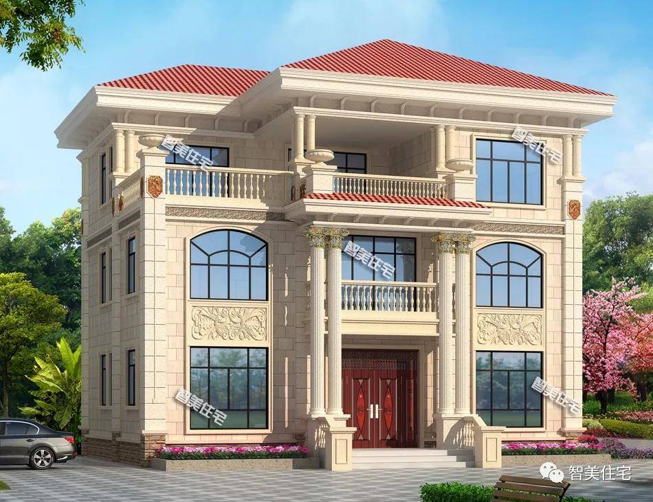 5米,大门处有四根圆形罗马柱装饰,其它三个立面都很简单,外墙面用小