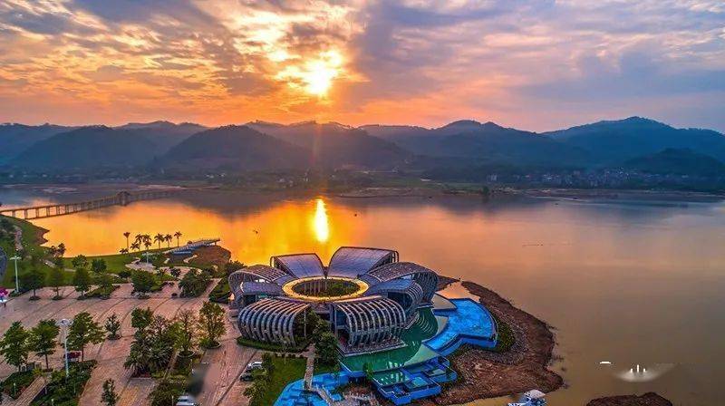 梧州苍海新区最新艳照流出美呆了