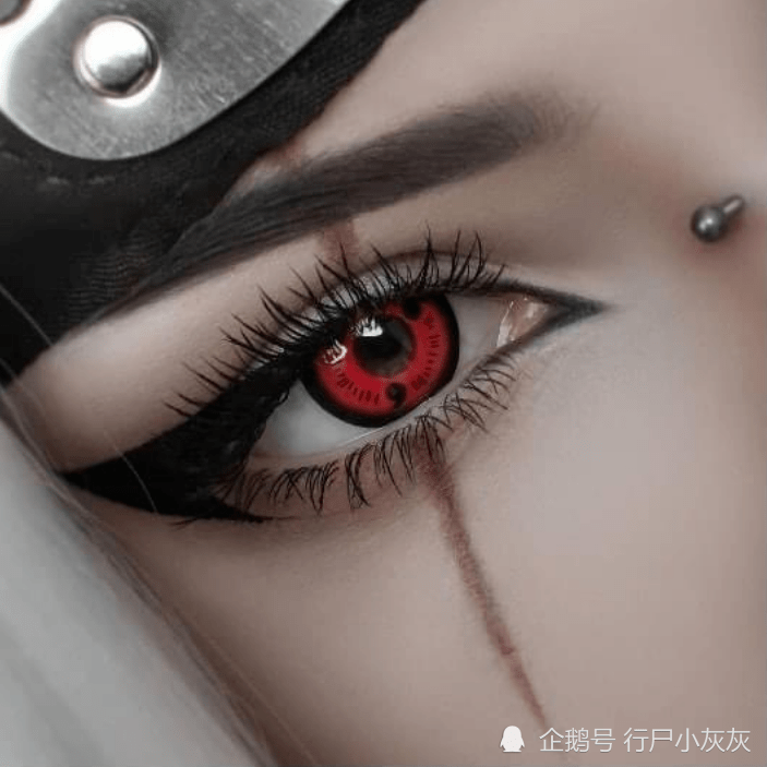 火影:国外网友cos女版卡卡西!吐出舌头后:白发版大蛇丸?_写轮眼