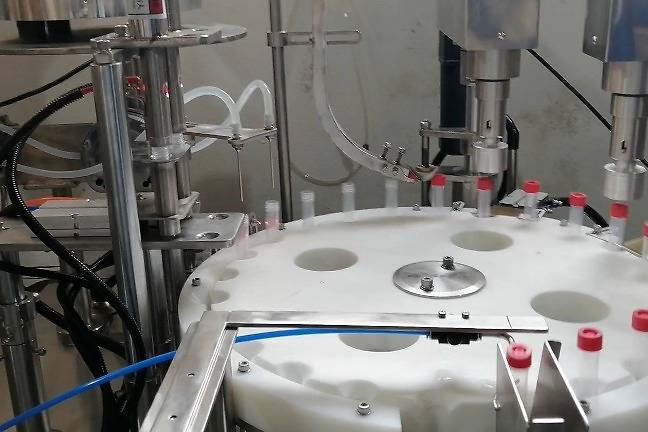 圣刚10ml诊断试剂灌装机核酸试剂灌装机病毒检测试剂灌装机