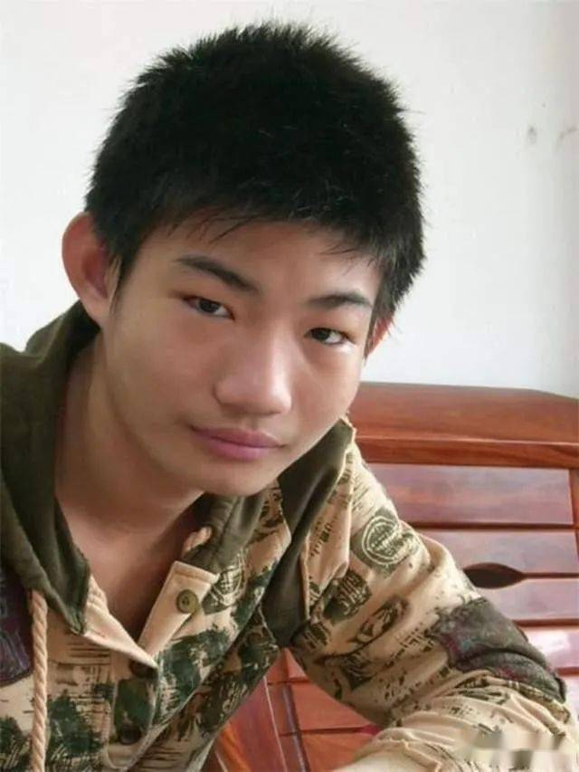 中国第一懒人: "巨婴"杨锁, 父母离世时18岁, 饿死时23岁,三大警示