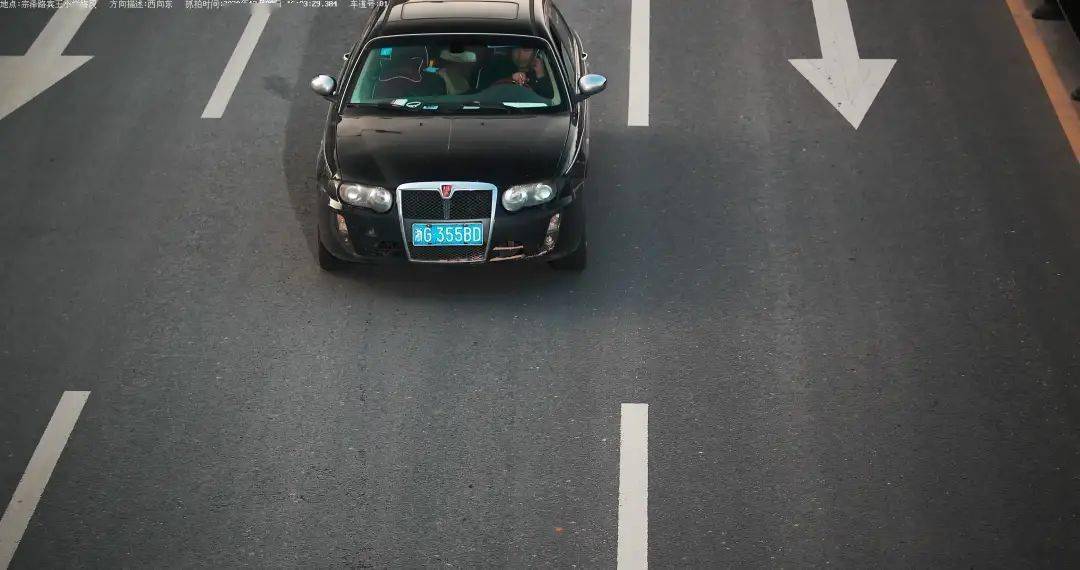 浙g355bd仅6天开车玩手机3次被拍